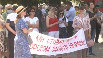 У Хмельницькому протестували проти продажу сільськогосподарської землі. Фото: Суспільне. Поділля. У Хмельницькому протестували проти продажу сільськогосподарської землі. Фото: Суспільне. Поділля.