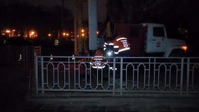 Працівники міськсвітла біля міськради Працівники міськсвітла біля міськради