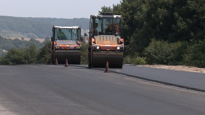 Має з’єднати 8 областей. На Прикарпатті ремонтують дорогу Стрий — Ізварине