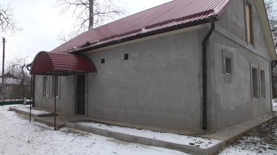 Аварійний будиночок на території Солобковецького навчально-реабілітаційного центру відремонтували власними силами та за грантові кошти. Фото: Суспільне. Поділля. Аварійний будиночок на території Солобковецького навчально-реабілітаційного центру відремонтували власними силами та за грантові кошти. Фото: Суспільне. Поділля.