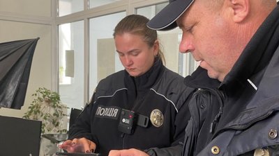 Правоохоронці перевіряють водійське посвідчення