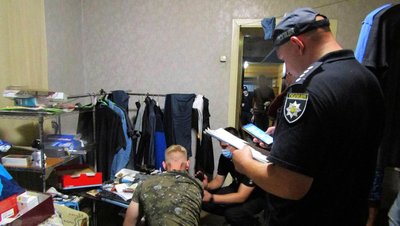 У Чернігові поліція затримала підозрюваного у спробі згвалтування малолітньої дівчинки У Чернігові поліція затримала підозрюваного у спробі згвалтування малолітньої дівчинки