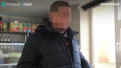 Рівнянин двічі підсовував офіціантці сувенірні п'ятсотки Рівнянин двічі підсовував офіціантці сувенірні п'ятсотки
