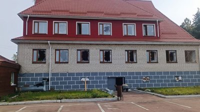 Пошкоджені квартири, домогосподарства, дитячий садок: у поліції показали наслідки обстрілів Сумщини Пошкоджені квартири, домогосподарства, дитячий садок: у поліції показали наслідки обстрілів Сумщини
