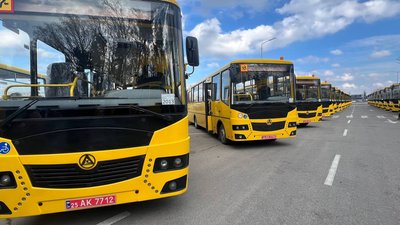 Громади Вінниччини отримали 30 шкільних автобусів Громади Вінниччини отримали 30 шкільних автобусів