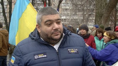 "Залізний трон сходу" встановили в сквері Прикордонників у Запоріжжі "Залізний трон сходу" встановили в сквері Прикордонників у Запоріжжі
