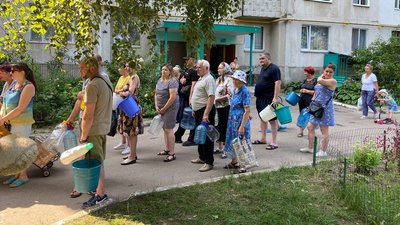 У Смілі на Черкащині через ракетний обстріл люди другу добу без води У Смілі на Черкащині через ракетний обстріл люди другу добу без води