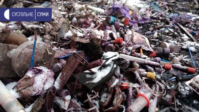 У Старому Селі біля Сум жителі зібралися на збори через звалище медичних відходів У Старому Селі біля Сум жителі зібралися на збори через звалище медичних відходів