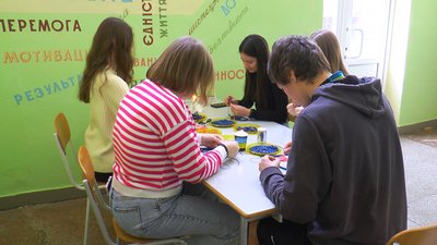 Окопні свічки, дрони та автівка на фронт. Як школярі з Франківщини допомагають ЗСУ Окопні свічки, дрони та автівка на фронт. Як школярі з Франківщини допомагають ЗСУ