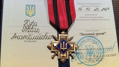 Військовослужбовця з Вінниччини нагородили відзнакою "Золотий хрест" Військовослужбовця з Вінниччини нагородили відзнакою "Золотий хрест"