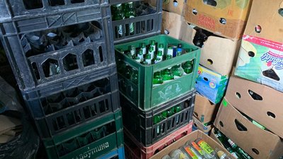 Тисячу пляшок віддав тернополянин для коктейлю Молотова Тисячу пляшок віддав тернополянин для коктейлю Молотова