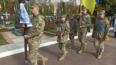 У Житомирі попрощалися із "азовцем" Віталієм Лобовим та командиром відділення Максимом Євпаком У Житомирі попрощалися із "азовцем" Віталієм Лобовим та командиром відділення Максимом Євпаком