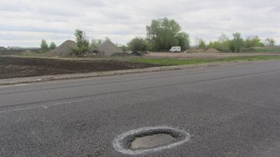 Вибоїни, необлаштовані узбіччя — результати перевірки ремонту дороги Суми-Полтава Вибоїни, необлаштовані узбіччя — результати перевірки ремонту дороги Суми-Полтава