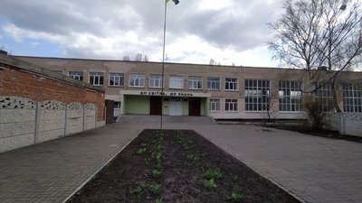 У Сумах батьки та вчителі школи № 10 та першої гімназії проти реорганізації навчальних закладів У Сумах батьки та вчителі школи № 10 та першої гімназії проти реорганізації навчальних закладів