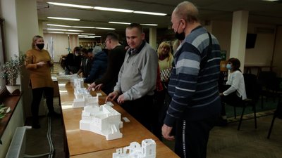 У Рівному демонструють тактильні моделі історичних споруд, зроблені на 3D-принтері У Рівному демонструють тактильні моделі історичних споруд, зроблені на 3D-принтері