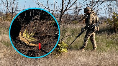 Військовий сапер обстежує заміновану територію