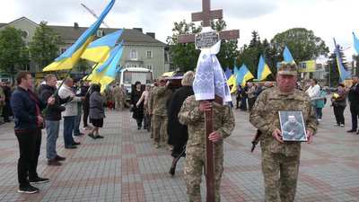 Загинув на першій лінії фронту: у Рівному попрощались з військовим Василем Лісовським