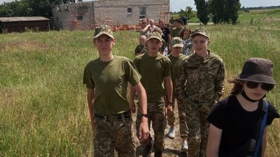 У Херсоні вихованці авіаційного клубу зустрілися з вертолітниками У Херсоні вихованці авіаційного клубу зустрілися з вертолітниками