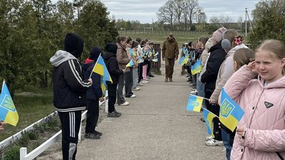 Після повернення з полону військовий Юрій Сидунець відвідав рідний ліцей на Рівненщині.