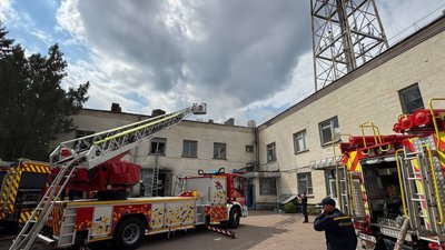 У Кропивницькому на території телецентру сталася пожежа