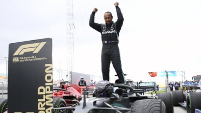 Гемілтон став 7-разовим чемпіоном Формули-1. Він зрівнявся з рекордом Шумахера