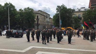 Свято Героїв. У Львові організували урочисту ходу Свято Героїв. У Львові організували урочисту ходу
