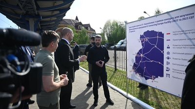 В Ужгороді прем'єр-міністр Денис Шмигаль анонсував будівництво європейської колії до станції "Чоп" В Ужгороді прем'єр-міністр Денис Шмигаль анонсував будівництво європейської колії до станції "Чоп"