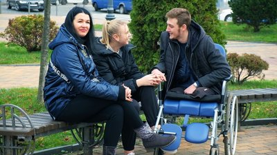Бійцю з Вінничини, який втратив ноги, передали авто на ручному керуванні Бійцю з Вінничини, який втратив ноги, передали авто на ручному керуванні