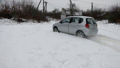 Три доби заблоковані снігом: у селі Дробишів на Чернігівщині не можуть прочистити дорогу Три доби заблоковані снігом: у селі Дробишів на Чернігівщині не можуть прочистити дорогу