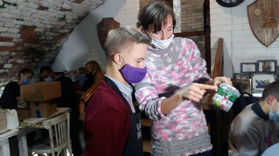 У Луцьку діти із синдромом Дауна та студенти збирають гроші для онкохворої школярки У Луцьку діти із синдромом Дауна та студенти збирають гроші для онкохворої школярки