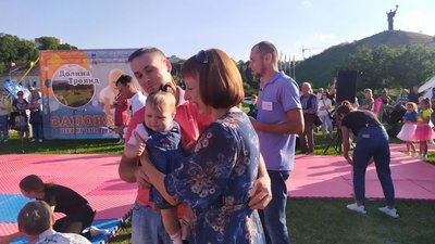 Заповзятки: у Черкасах відбулися перегони у підгузках Заповзятки: у Черкасах відбулися перегони у підгузках