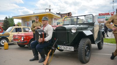 До Долини на фестиваль з’їхалися ретро-автівки До Долини на фестиваль з’їхалися ретро-автівки