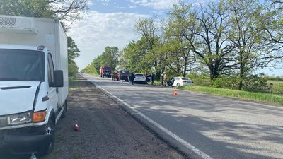 На Миколаївщині зіткнулися легковики. Водії загинули