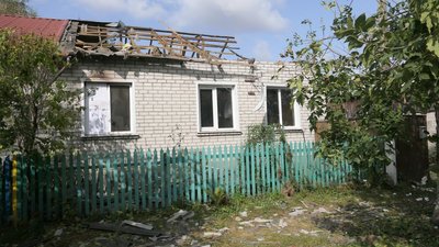 "Попало у нашу хату": очевидці розповіли про обстріл Дружби на Сумщині "Попало у нашу хату": очевидці розповіли про обстріл Дружби на Сумщині