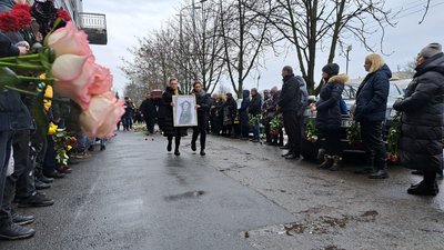 У Дніпрі попрощалися з двома лікарками-волонтерками, загиблими під час ракетного удару по будинку
