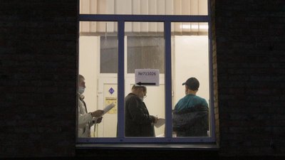 Черги, натовп або ж порожні дільниці: як голосують у Черкасах Черги, натовп або ж порожні дільниці: як голосують у Черкасах