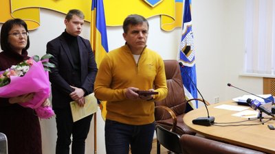 Нагородили посмертно – в Житомирі орден "За мужність" передали родині загиблого десантника Максима Бугири Нагородили посмертно – в Житомирі орден "За мужність" передали родині загиблого десантника Максима Бугири