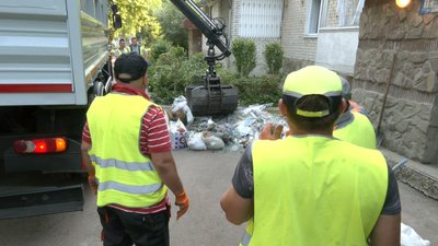 "Добре, що ракета не влучила": як оговтуються після нічної атаки РФ мешканці Коновальця та Гулака-Артемовського у Луцьку "Добре, що ракета не влучила": як оговтуються після нічної атаки РФ мешканці Коновальця та Гулака-Артемовського у Луцьку
