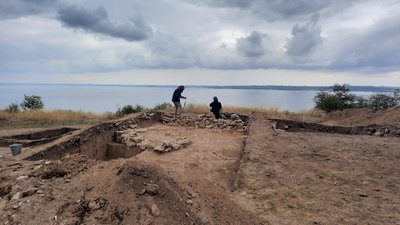 Розкопали житло, прикраси, кераміку: на Херсонщині археологи дослідили поселення 1 ст. до нашої ери Розкопали житло, прикраси, кераміку: на Херсонщині археологи дослідили поселення 1 ст. до нашої ери