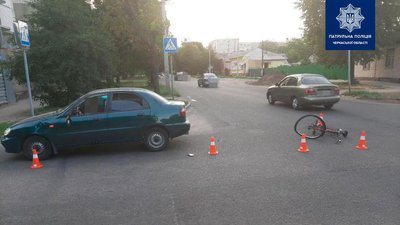 У Черкасах зіткнулися авто і велосипед: хто не надав перевагу у русі