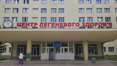 У лікарнях Львівщини почали згортати "ковідні" відділення