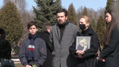 В Івано-Франківську на Алеї слави поховали президента клубу ерудитів Володимира Макарова В Івано-Франківську на Алеї слави поховали президента клубу ерудитів Володимира Макарова