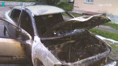 У Здолбунові на Рівненщині згоріло друге авто підприємця: поліція розслідує підпал.