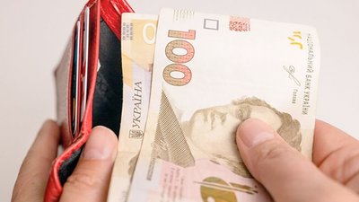 Понад 50 тисяч гривень за пів року: жителька Куликівщини знімала гроші з картки сусідки