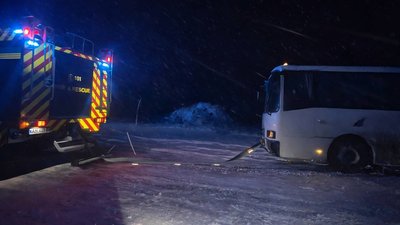 На Житомирщині рятувальники надавали допомогу населенню через негоду На Житомирщині рятувальники надавали допомогу населенню через негоду