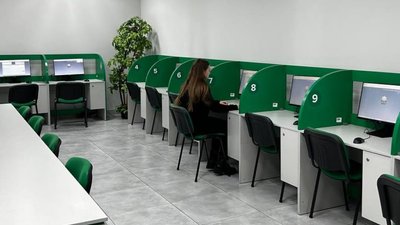 У Чернівецькій області іспит з водіння можна скласти в одному сервісному центрі, там збільшили кількість камер та машин