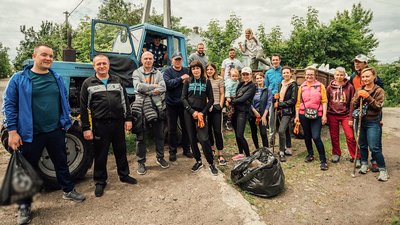 У Новоархангельську на Кіровоградщині переселенці організували прибирання на березі річки