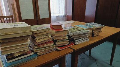 Старі книги, які приносять люди до бібліотек Хмельницького