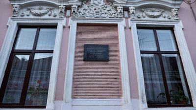 Будинок лікаря, найпрестижніша аптека та пологовий. Історії трьох будинків у Чернівцях Будинок лікаря, найпрестижніша аптека та пологовий. Історії трьох будинків у Чернівцях