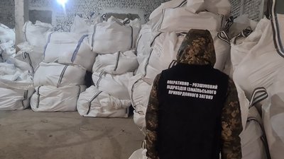 На Одещині виявили контрабандні цигарки на 27 мільйонів На Одещині виявили контрабандні цигарки на 27 мільйонів